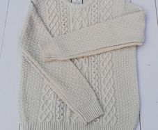 Mens cable-knit long sleeve crew neck sweater cream size medium