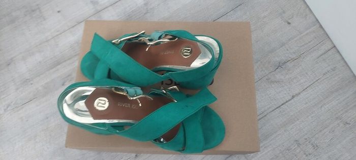 river island sandals size 5