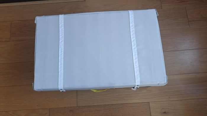 Toy storage box