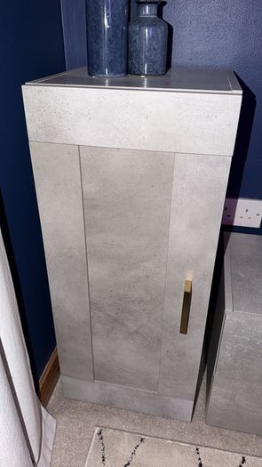 2 cupboard Units
