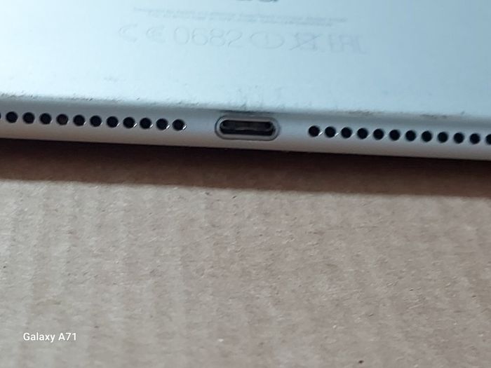 Apple Ipad Air 2, 32GB, in Excellent cosmetic Condition