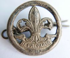 1920's Boy Scouts Assistant Scoutmaster Silver plume hat badge