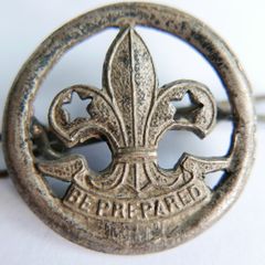 1920's Boy Scouts Assistant Scoutmaster Silver plume hat badge
