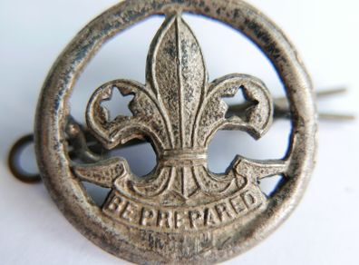 1920's Boy Scouts Assistant Scoutmaster Silver plume hat badge