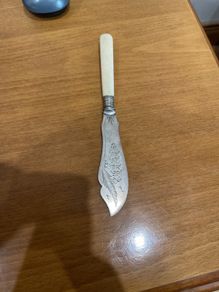 Fish serving knife