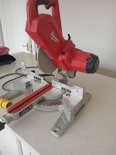 Milwaukee 110v mitre saw