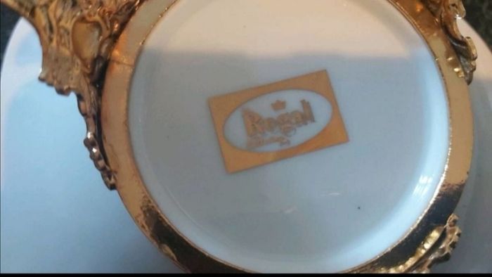 Stunning Regal bowl