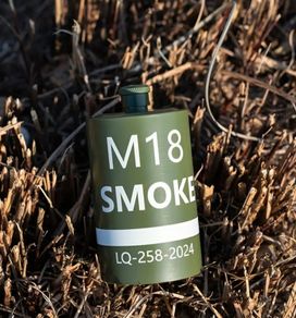 M18 smoke grenade ( prop/ replica)