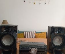 HI-FI CD Player and AM/FM stereo radio