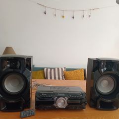 HI-FI CD Player and AM/FM stereo radio