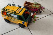 Teenage Mutant Ninja Turtles Vans x2 and figures x2