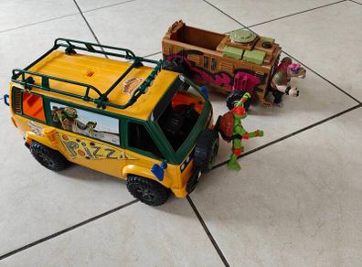Teenage Mutant Ninja Turtles Vans x2 and figures x2