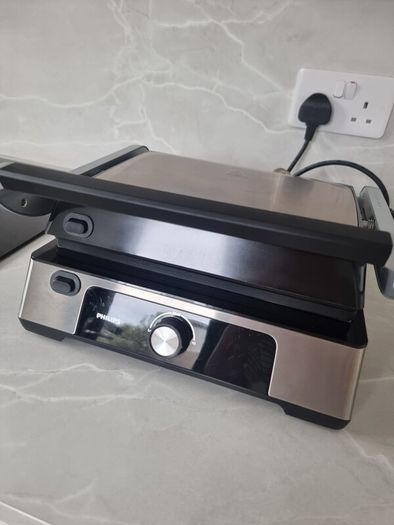 Philips Contact Grill 5000 Series, Opens Flat, Adjustable Temp, 2200W