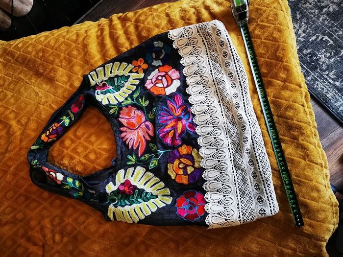 Floral embroidered bag