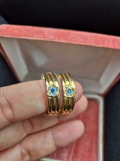 Vintage Earrings with small Flowers
