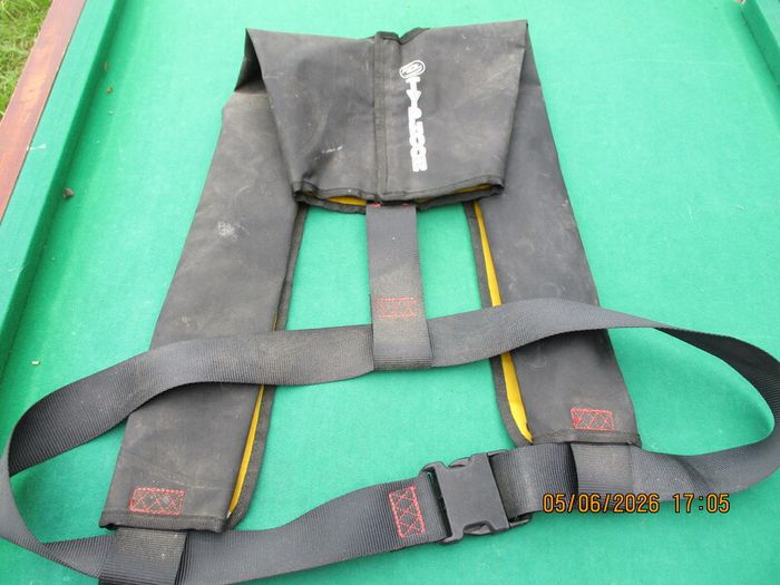 Adult Self Inflating Life Vest
