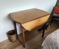 Mahogany hunting table
