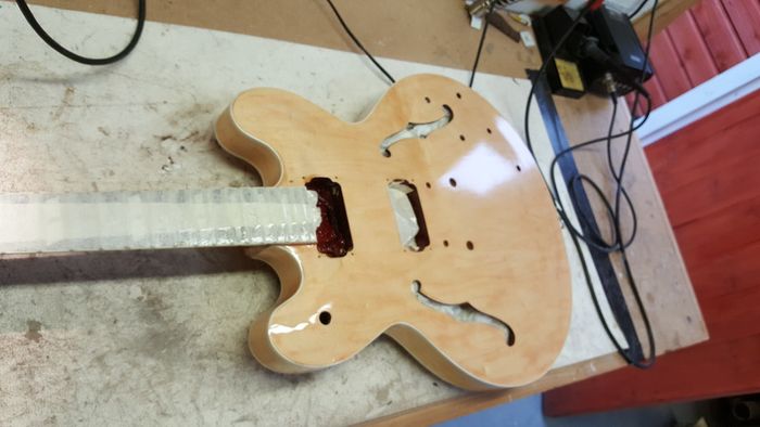 Epiphone Supernova. Natural, Nitro. Gibson Memphis pickups