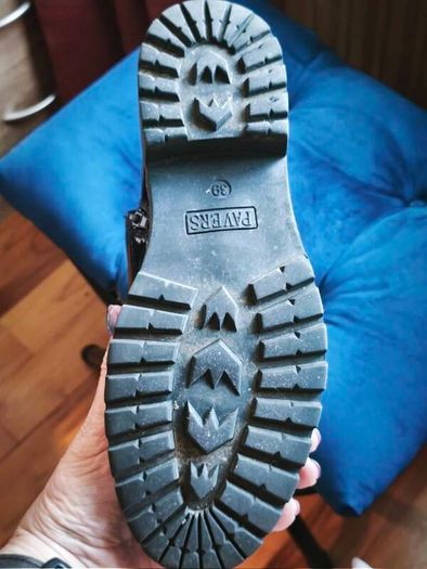 pavers black boots