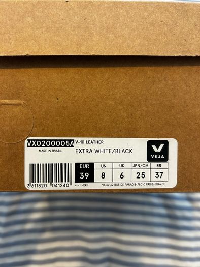 Veja white runners