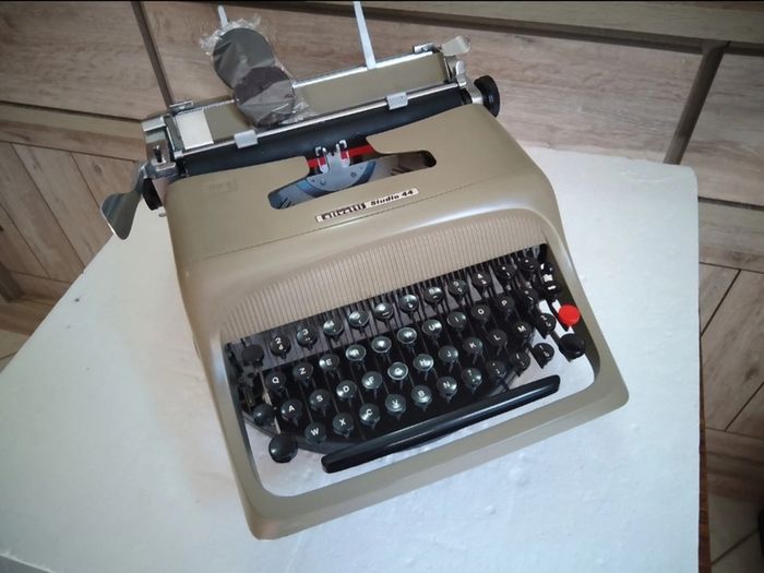 Olivetti Studio 44 Typewriter