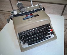 Olivetti Studio 44 Typewriter