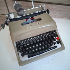 Olivetti Studio 44 Typewriter