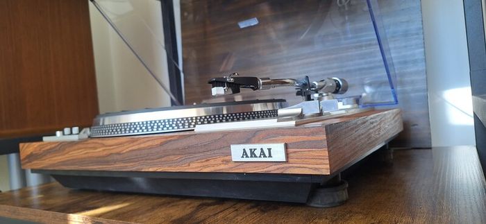 Akai AP-206C - Direct Drive Turntable Record Player + extra free cartridge