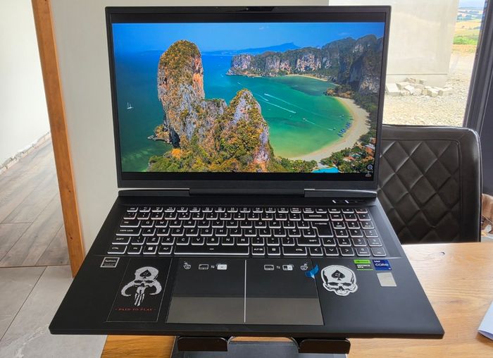 Gaming Laptop: Pc Specialist Recoil Series 17" Qhd+ 240hz sRGB , RTX 4080, 32 Gb Ddr5 Ram, 4tb Samsung 990 Pro M.2.