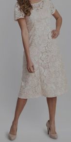 Gina Bacconi Peach Mylene Embroidered Floral A-Line Midi Dress  Size: 14 postage included