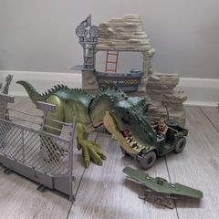 Jurassic clash beast playset