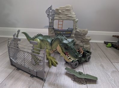 Jurassic clash beast playset