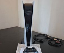 Playstation 5 Digital Edition + brand new controller