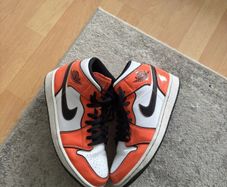 Jordan 1 Mid
