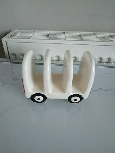 Toast rack.