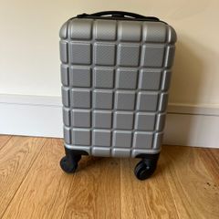 4 wheels luggage for Ryanair's backpack size