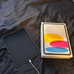 iPad 10th Generation | Silver | 64GB | Like New