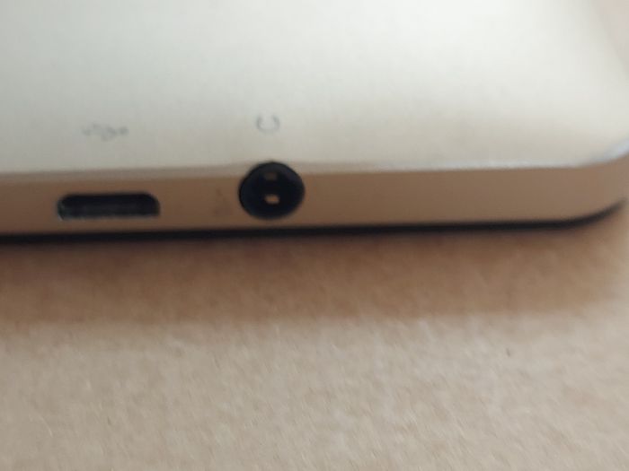 oBook 10, 64 GB, Excellent Cosmetic Condition, not powering on, being sold for parts or repair