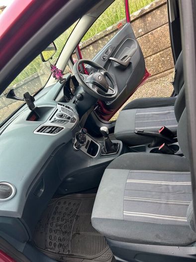 Ford Firsta Nct 01/27