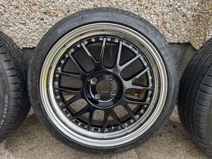 18 inch SSR Professor MS1 split wheels.