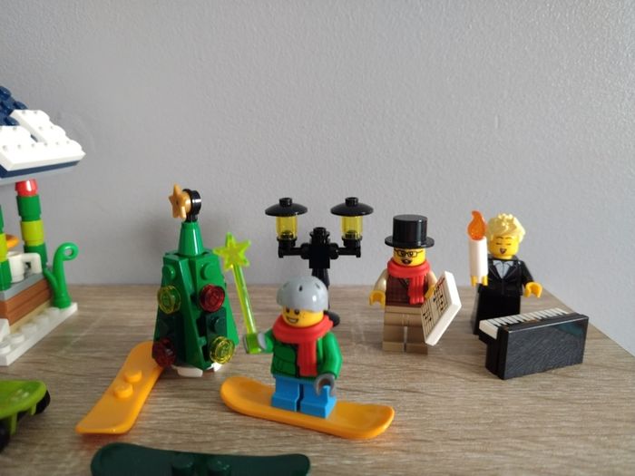 LEGO Winter Village Accessories and Mini Figures Bundle 1