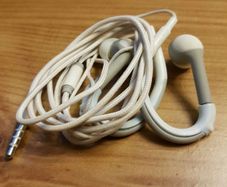 Urban Beatz Excels Sweatproof Sport Earbuds with In-Line Microphone