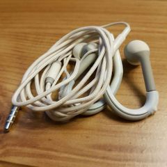 Urban Beatz Excels Sweatproof Sport Earbuds with In-Line Microphone