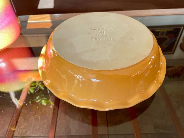 Emile Henry Beautiful Yellow Ruffled Pie Pan Made in France