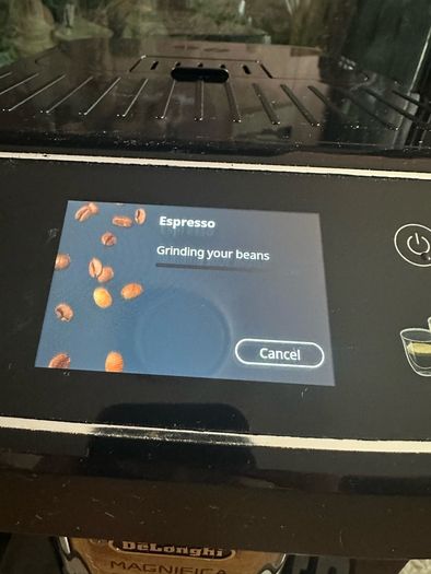 DeLonghi Magnifica Plus Bean To Cup Automatic Coffee Machine - Black