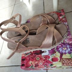 Refresh wedge cross nude size 40