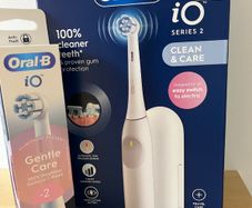 Oral B electric toothbrush