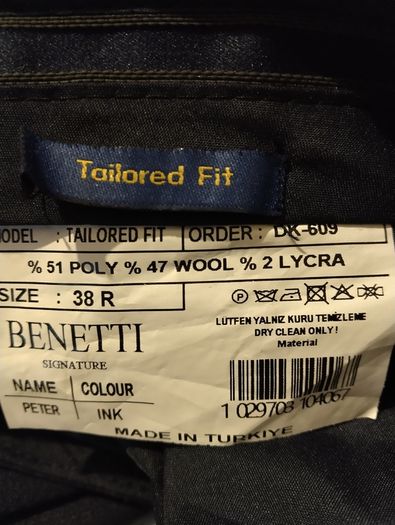 Benetti 3 Piece Tailored Navy Blue wool blend Suit