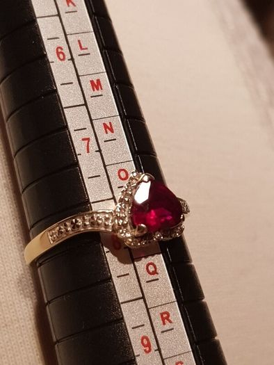 9 ct  gold ring Rubies and diamonds