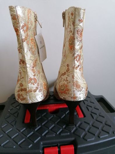 Women's Boot's NWT SIZE 8